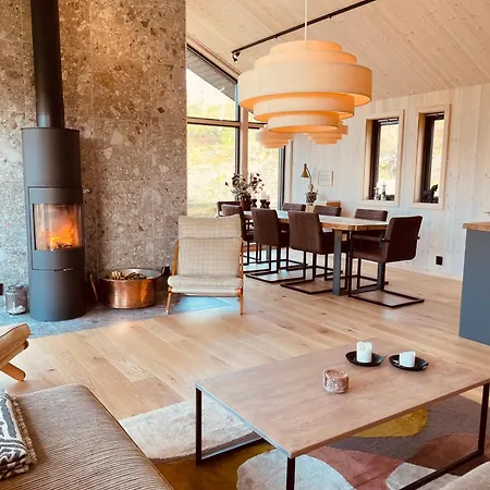 Modern And Spacious Mountain Holiday home *